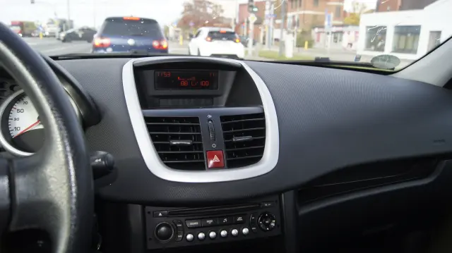 PEUGEOT 207 Presence 70