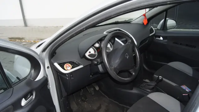 PEUGEOT 207 Presence 70