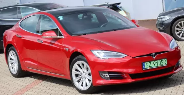 TESLA Model S Long Range Plus