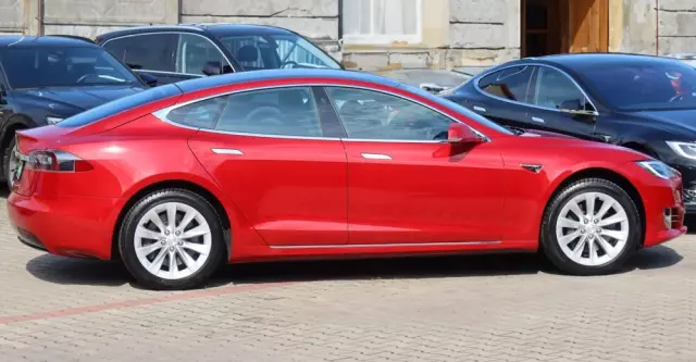 TESLA Model S Long Range Plus