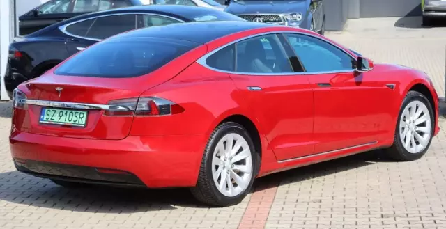 TESLA Model S Long Range Plus