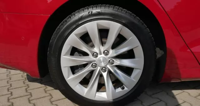 TESLA Model S Long Range Plus