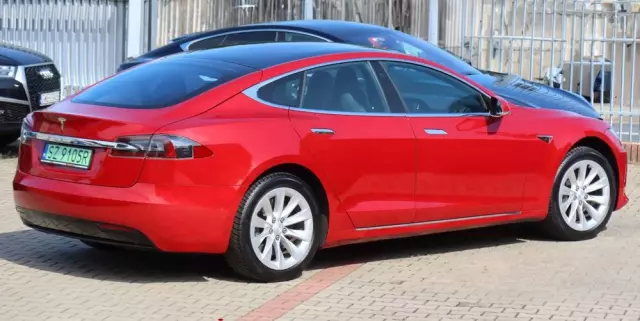 TESLA Model S Long Range Plus