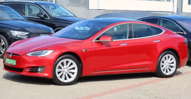 TESLA Model S Long Range Plus