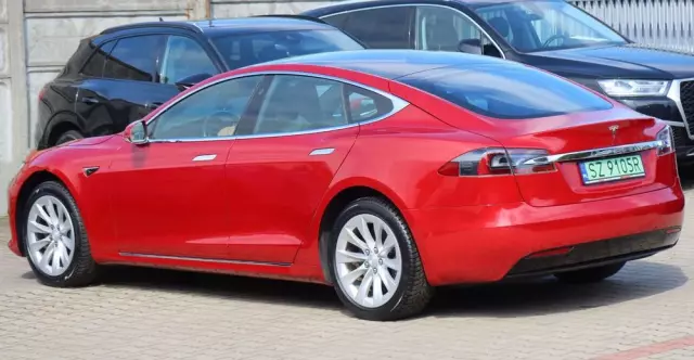 TESLA Model S Long Range Plus