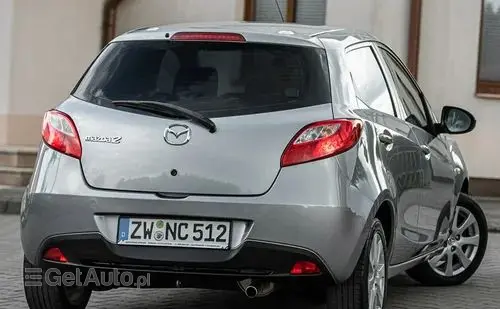 MAZDA 2 