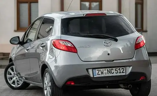 MAZDA 2 