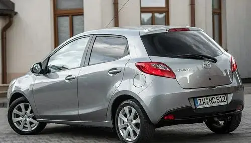 MAZDA 2 