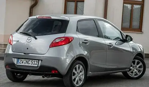 MAZDA 2 