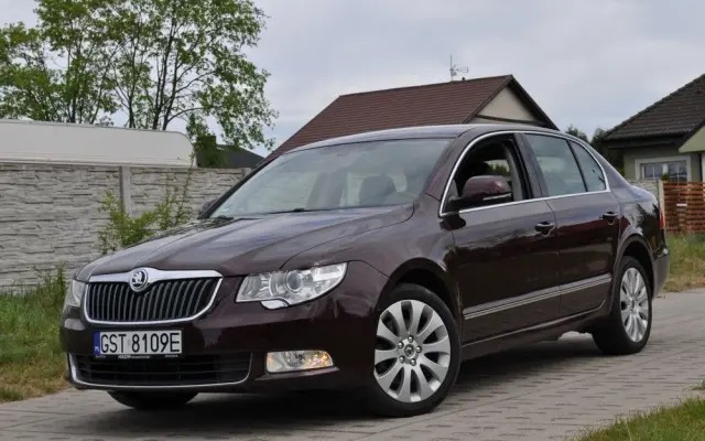SKODA Superb 
