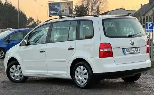 VOLKSWAGEN Touran 