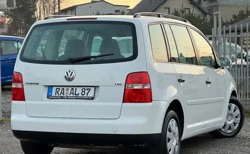 VOLKSWAGEN Touran 