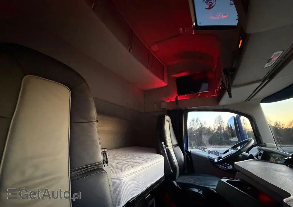 VOLVO FH16 750 Show Truck tuning perfekcyjny stan pełna opcja XL 
