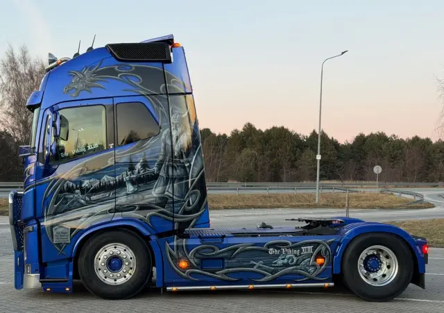 VOLVO FH16 750 Show Truck tuning perfekcyjny stan pełna opcja XL 