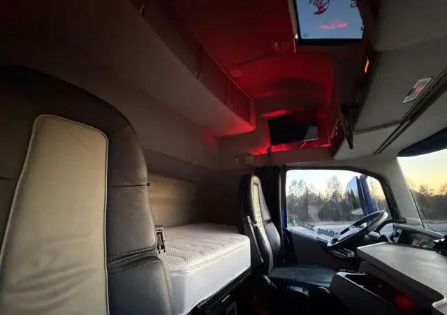 VOLVO FH16 750 Show Truck tuning perfekcyjny stan pełna opcja XL 