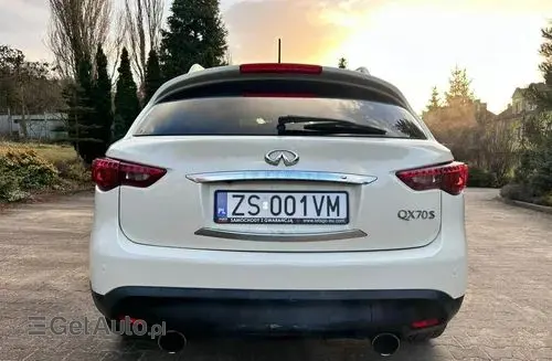 INFINITI QX70 
