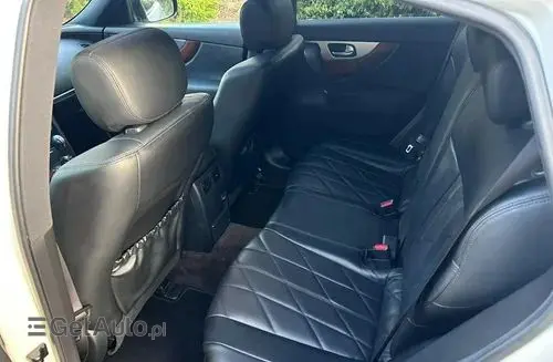 INFINITI QX70 
