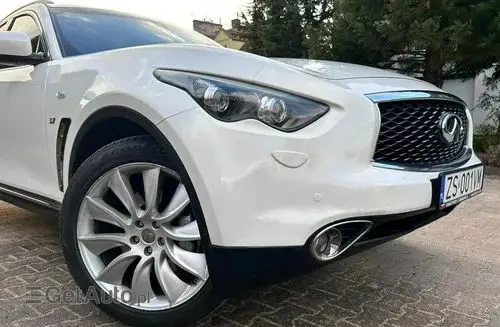INFINITI QX70 