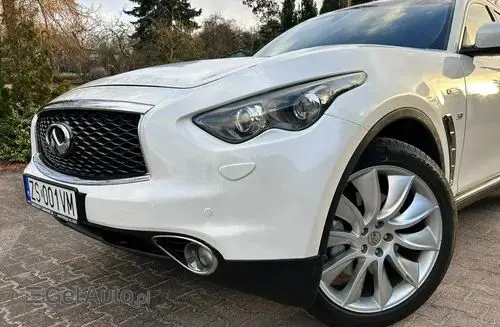 INFINITI QX70 