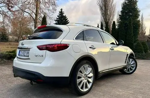 INFINITI QX70 