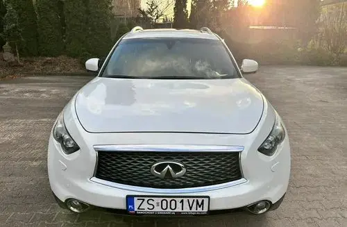 INFINITI QX70 