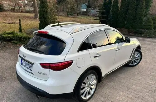 INFINITI QX70 