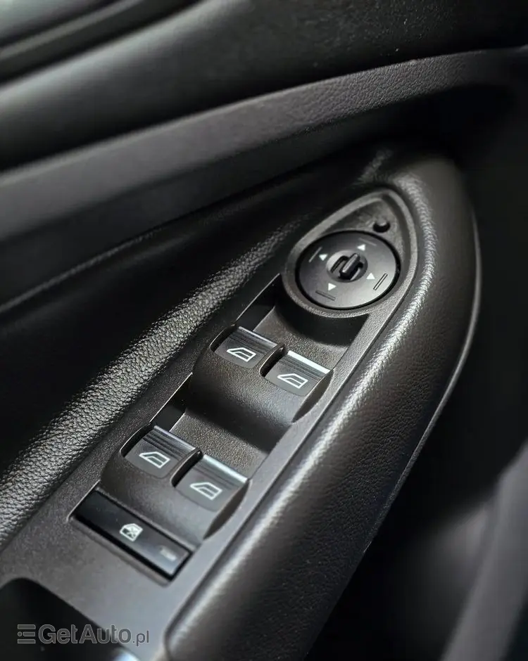 FORD Kuga 2.0 TDCi 2x4 Titanium