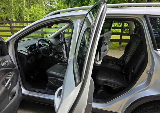 FORD Kuga 2.0 TDCi 2x4 Titanium