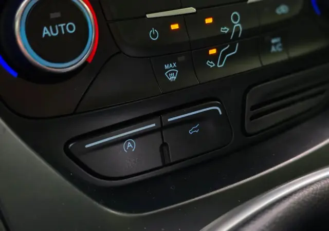 FORD Kuga 2.0 TDCi 2x4 Titanium