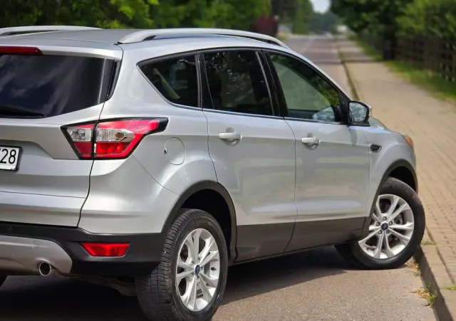 FORD Kuga 2.0 TDCi 2x4 Titanium