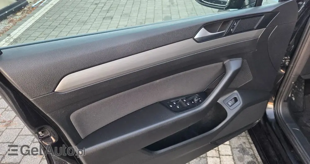 VOLKSWAGEN Passat 1.6 TDI SCR DSG Business