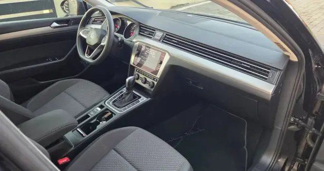 VOLKSWAGEN Passat 1.6 TDI SCR DSG Business