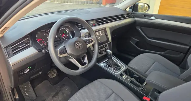 VOLKSWAGEN Passat 1.6 TDI SCR DSG Business