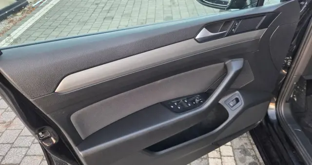 VOLKSWAGEN Passat 1.6 TDI SCR DSG Business