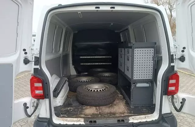 VOLKSWAGEN TRANSPORTER 