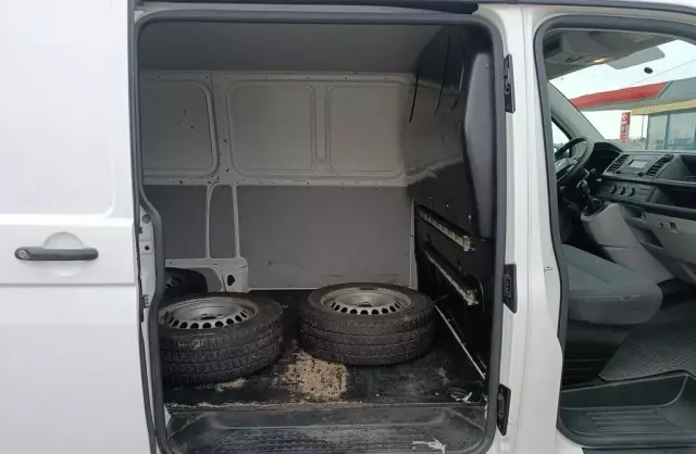 VOLKSWAGEN TRANSPORTER 