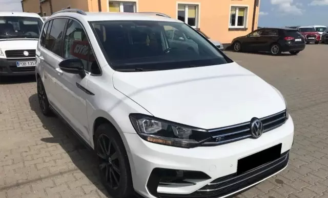VOLKSWAGEN Touran 