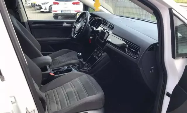 VOLKSWAGEN Touran 