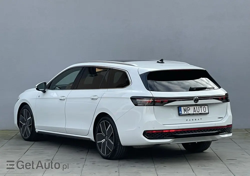 VOLKSWAGEN Passat Variant 2.0 TSI 4Mot R-Line DSG