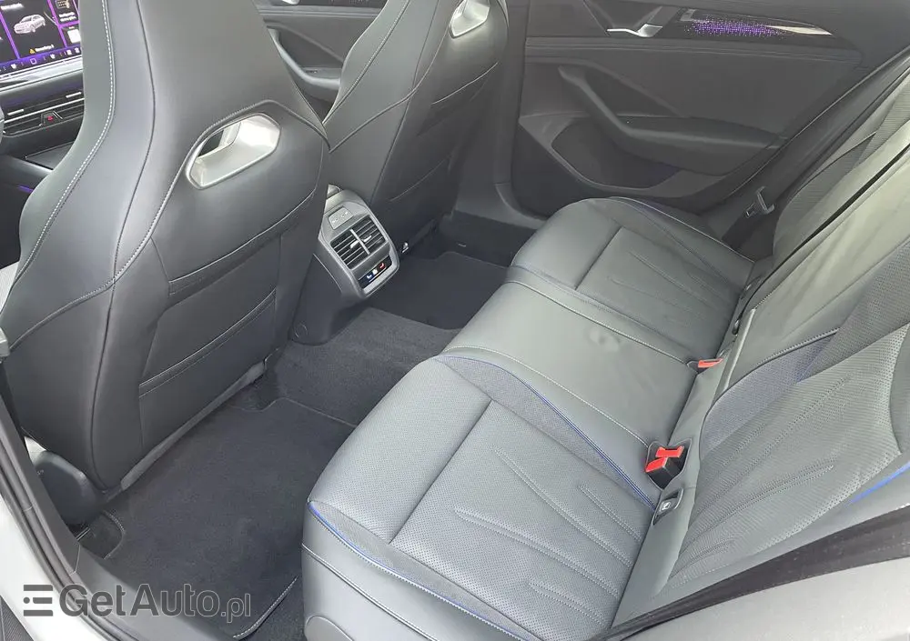 VOLKSWAGEN Passat Variant 2.0 TSI 4Mot R-Line DSG