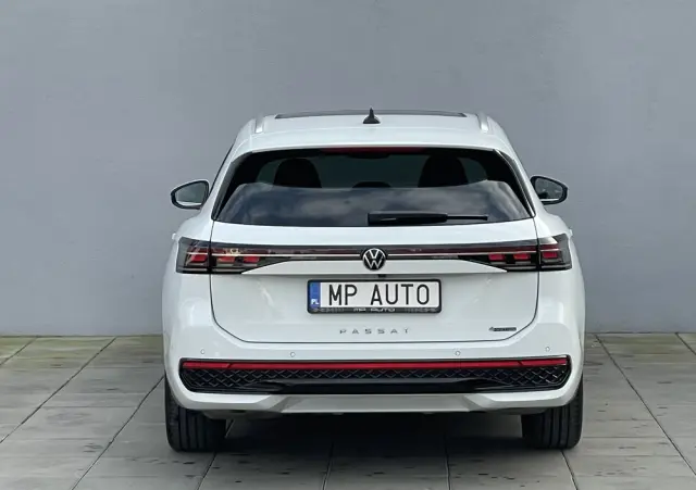 VOLKSWAGEN Passat Variant 2.0 TSI 4Mot R-Line DSG