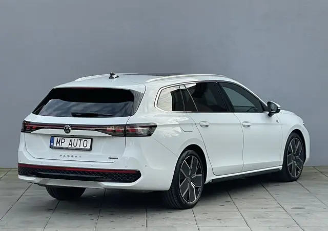 VOLKSWAGEN Passat Variant 2.0 TSI 4Mot R-Line DSG