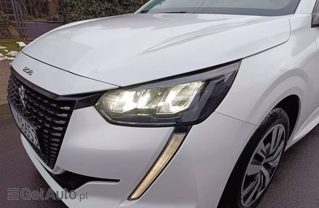 PEUGEOT 208 