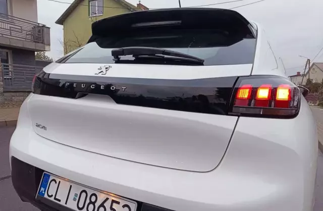 PEUGEOT 208 