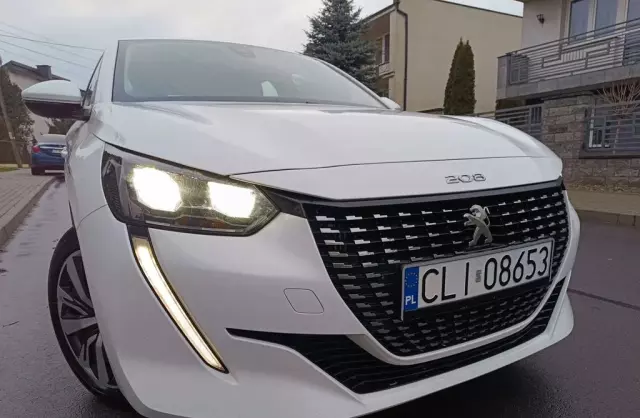 PEUGEOT 208 