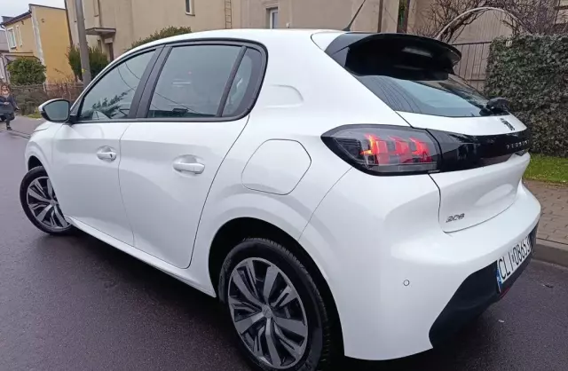 PEUGEOT 208 