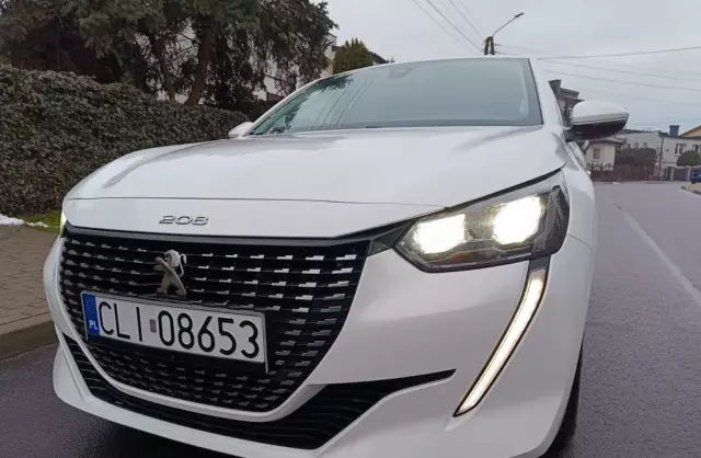 PEUGEOT 208 