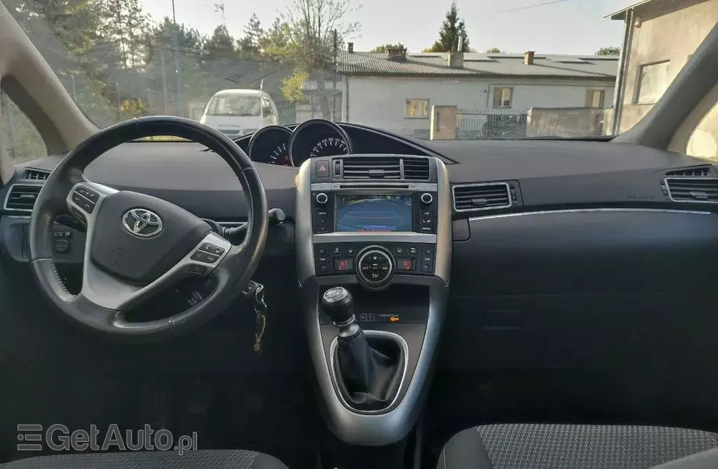 TOYOTA Verso 