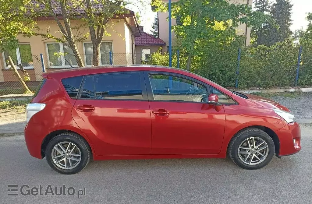 TOYOTA Verso 
