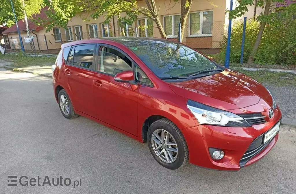 TOYOTA Verso 